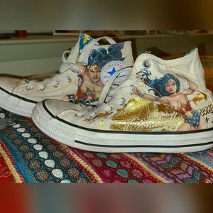 Limited Edition RARE Wonder Woman Converse high-tops